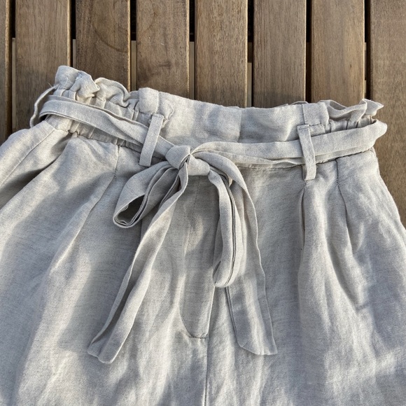 H&M | Linen-blend High Waisted Paper Bag Shorts | Size 2 - Picture 4 of 5